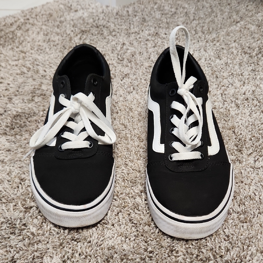 VANS Black and White Sneakers